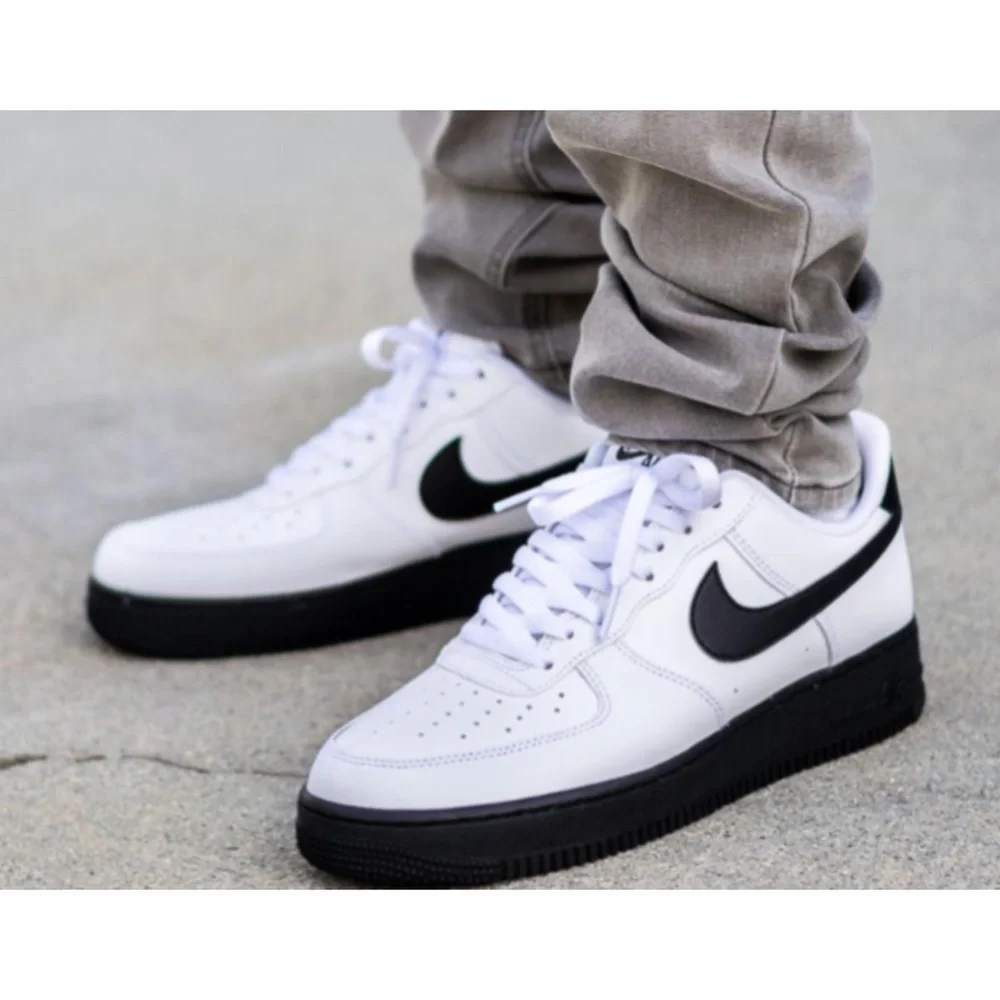 Nike Air Force 1 Low Black Sole